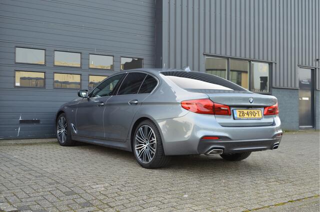 BMW 5-SERIE 520i High Executive Edition | M-PAKKET | CAMERA | LED | KEYLESS | TREKHAAK |