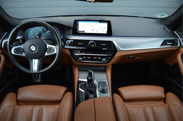 BMW 5-SERIE 520i High Executive Edition | M-PAKKET | CAMERA | LED | KEYLESS | TREKHAAK |