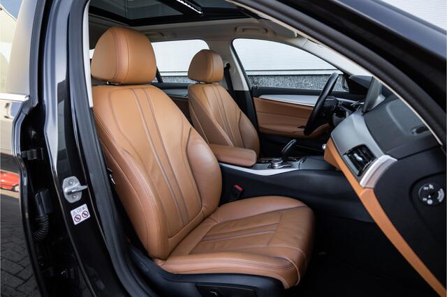 BMW 5-SERIE Touring 530e Panoram / Camera / Leder / Elec stoelen /