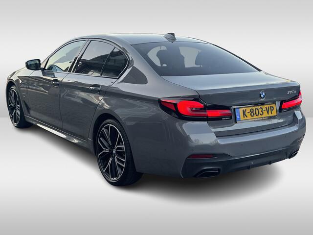 BMW 5-SERIE 530e High Exe. M Sport / Camera / Head-up / Leder / 20'' / Harman Kardon / Navigatie / Dodehoek / DAB / Cruise Control