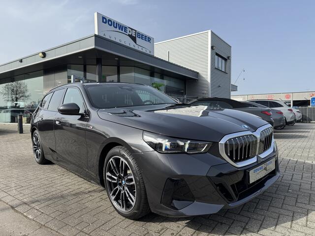 BMW 5-SERIE Touring 530e xDrive M Sport Trekhaak | Stuurverw. | Harman Kardon | Stoelverw.