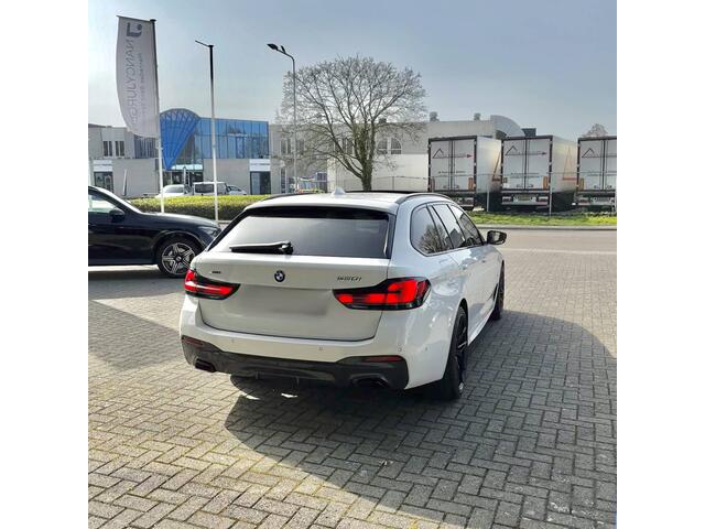 BMW 5-SERIE Touring 530i xDrive M | Pano | Luchtvering | 4 Wiel Besturing | Leer | Ambiente | 20'LM | 4-Zone Climate | Elek. Kofferbak | Laser LED | Adaptive Cruise Stop & Go | Keyless | WORDT VERWACHT - FOTO'S VOLGEN!