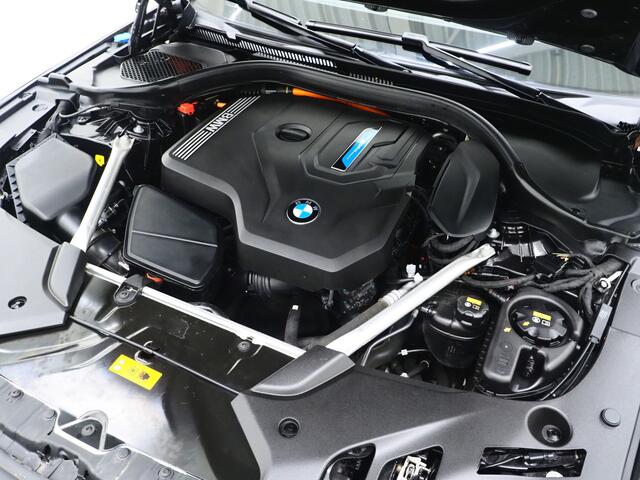 BMW 5-SERIE Touring 530e xDrive | Panoramadak | Leder | Sfeerlicht | Carplay | Camera | Stoelverwarming