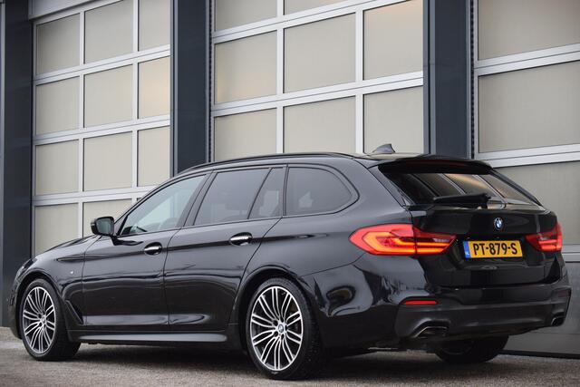 BMW 5-SERIE Touring 520i High Ex. M-Sport | Pano | Leer | El. Trekhaak | OrigNL | NAP