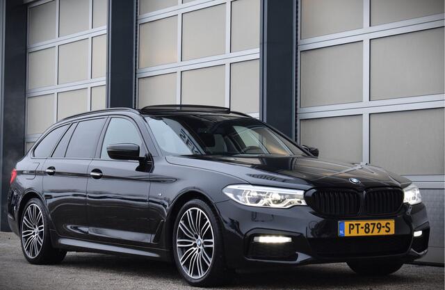 BMW 5-SERIE Touring 520i High Ex. M-Sport | Pano | Leer | El. Trekhaak | OrigNL | NAP