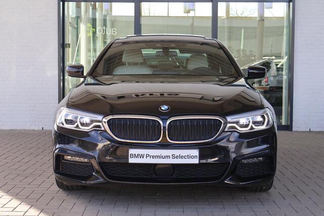 BMW 5-SERIE 520i Corporate Lease High Executive | M Sport | Driving Assistant Plus | elektrisch glazen schuif-/kanteldak