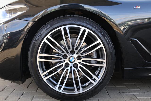 BMW 5-SERIE 520i Corporate Lease High Executive | M Sport | Driving Assistant Plus | elektrisch glazen schuif-/kanteldak