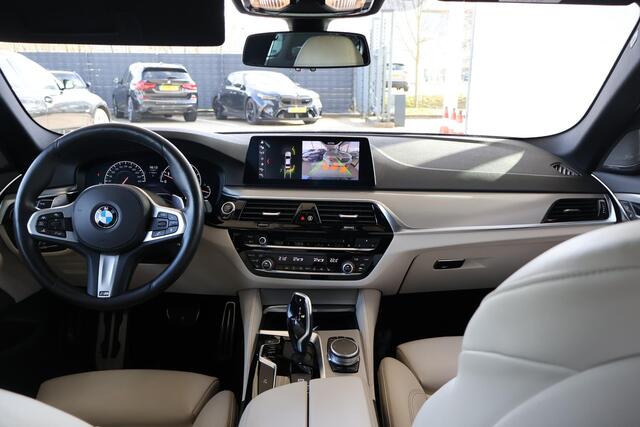 BMW 5-SERIE 520i Corporate Lease High Executive | M Sport | Driving Assistant Plus | elektrisch glazen schuif-/kanteldak