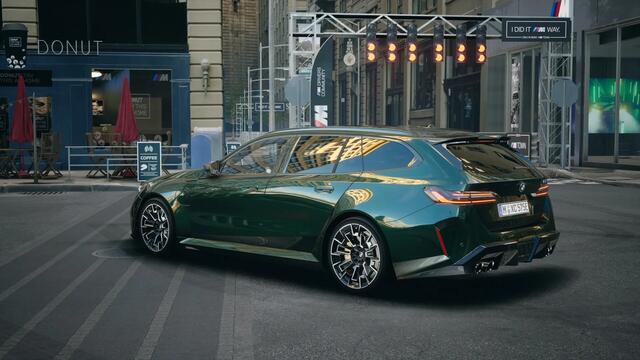 BMW 5-SERIE Touring M5 Automaat / M Drive Professional / Panoramadak / Trekhaak / Bowers & Wilkins / M Multifunctionele Stoelen / M Carbon-keramische remmen / Parking Assistant Professional