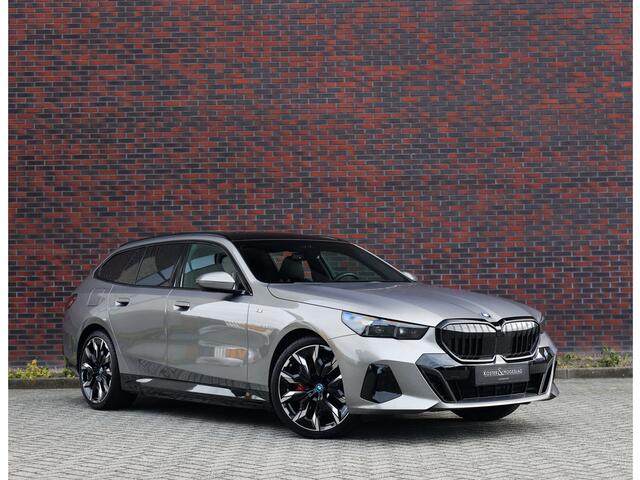 BMW 5-SERIE Touring 550e xDrive | Sportstoel - Pano - Trekhaak - Bow&Wil