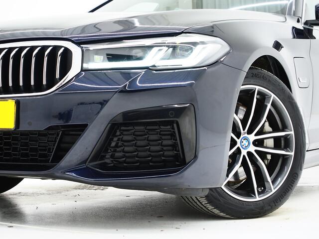 BMW 5-SERIE Touring 530e xDrive M Sport | Panoramadak | Harman/Kardon | Leder | 360 | Adaptive Cruise | Trekhaak | Carplay