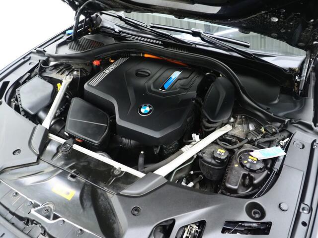 BMW 5-SERIE Touring 530e xDrive M Sport | Panoramadak | Harman/Kardon | Leder | 360 | Adaptive Cruise | Trekhaak | Carplay