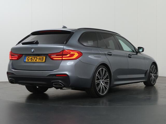 BMW 5-SERIE Touring 520i High Executive Edition | M-Pakket | Exclusief Lederen Bekleding | HUD | Panoramadak | Harman/Kardon | Ele. verstelbare stoelen + Geheugen | Camera | Sfeerverlichting | Trekhaak |