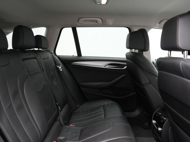 BMW 5-SERIE Touring 520e Business Edition Plus PHEV 204pk Dealer O.H. | Head Up | Camera | Lederen Comfortstoelen Memory & Ventilatie | Apple Carplay | Blis | Virtual | Stoelverwarming | Navigatie | DAB | Plug In Hybrid |