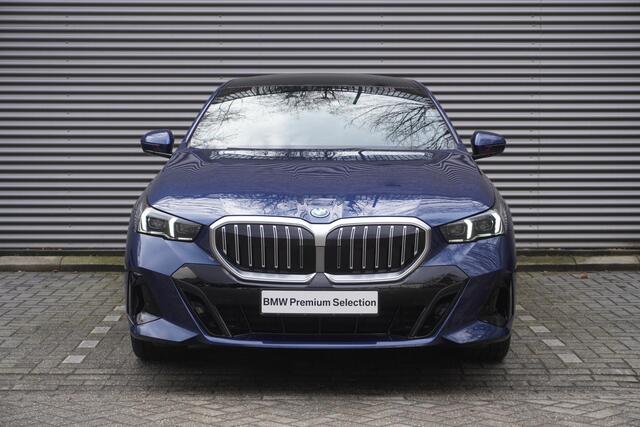BMW 5-SERIE 530e M Sportpakket | Comfort Pack | Glazen panoramadak | Harman-Kardon sound system | Trekhaak met elektrisch wegklapbare kogel | Driving Assistant Plus