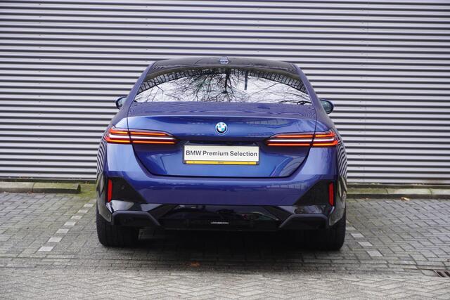 BMW 5-SERIE 530e M Sportpakket | Comfort Pack | Glazen panoramadak | Harman-Kardon sound system | Trekhaak met elektrisch wegklapbare kogel | Driving Assistant Plus