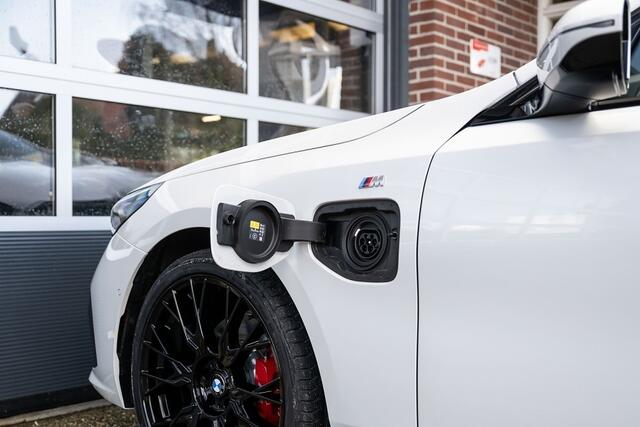 BMW 5-SERIE 530e xDrive M Sport Pro | Harman/Kardon | Driving Ass. Plus. | Camera | Iconic | Trekhaak | 21' Inch |