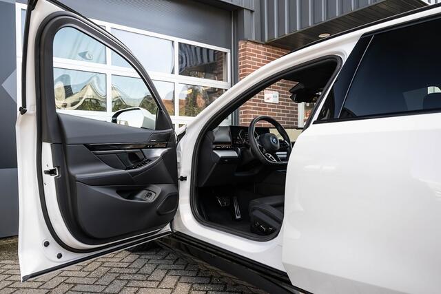 BMW 5-SERIE 530e xDrive M Sport Pro | Harman/Kardon | Driving Ass. Plus. | Camera | Iconic | Trekhaak | 21' Inch |