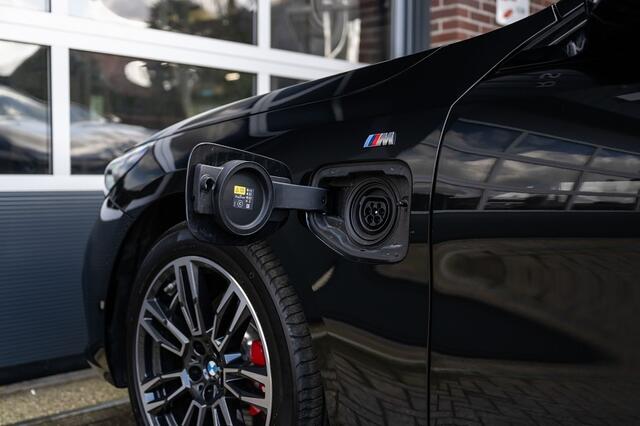 BMW 5-SERIE 530e xDrive M Sport Pro | Harman/Kardon | Driving Ass. Plus. | Camera | Iconic | Trekhaak | 19' Inch |