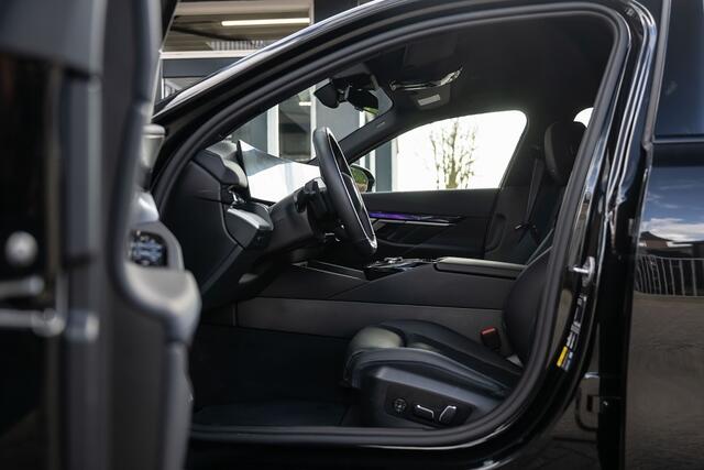 BMW 5-SERIE 530e xDrive M Sport Pro | Harman/Kardon | Driving Ass. Plus. | Camera | Iconic | Trekhaak | 19' Inch |