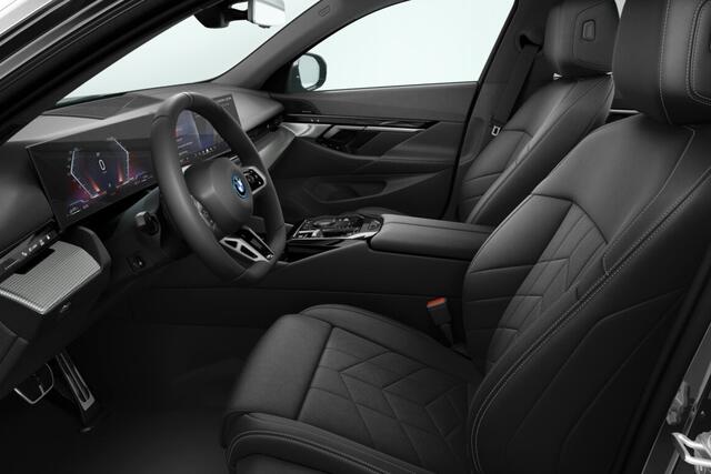 BMW 5-SERIE Sedan 530e M Sport Edition | M Sportpakket | Travel Pack | Comfort Pack | Trekhaak