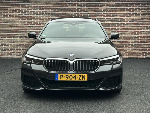 BMW 5-SERIE Touring 530e High Executive M Pakket Panorama Elek Stoel Trekhaak