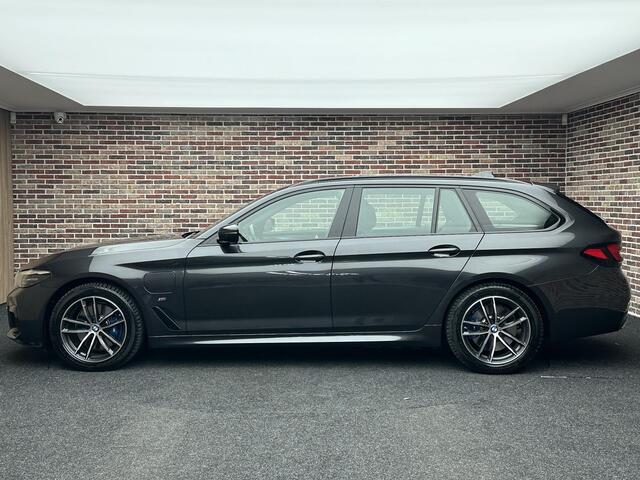 BMW 5-SERIE Touring 530e High Executive M Pakket Panorama Elek Stoel Trekhaak
