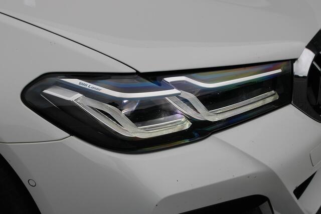 BMW 5-SERIE Touring 530e xDrive M Sport Automaat / Panoramadak / Trekhaak / Laserlight / Sportstoelen / Head-Up / Parking Assistant Plus / Comfort Access