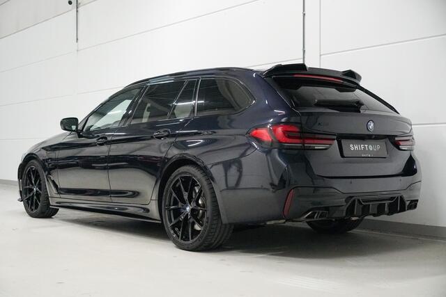 BMW 5-SERIE Touring 530e xDrive M-Sport | Panoramadak | M-Stoelen | CoPilot | Harman Kardon