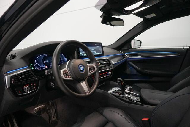 BMW 5-SERIE Touring 530e xDrive M-Sport | Panoramadak | M-Stoelen | CoPilot | Harman Kardon