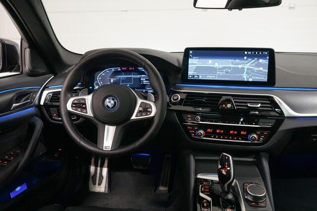 BMW 5-SERIE Touring 530e xDrive M-Sport | Panoramadak | M-Stoelen | CoPilot | Harman Kardon