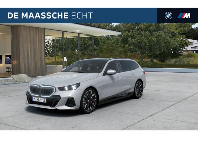 BMW 5-SERIE Touring 530e M Sport Automaat / Panoramadak / Trekhaak / Bowers & Wilkins / Adaptieve LED / Parking Assistant Plus / Stoelventilatie / Comfortstoelen