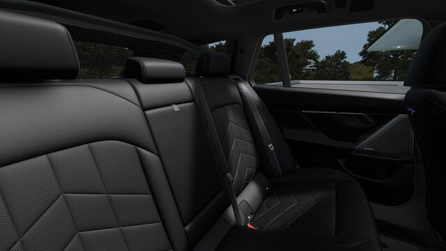 BMW 5-SERIE Touring 530e M Sport Automaat / Panoramadak / Trekhaak / Bowers & Wilkins / Adaptieve LED / Parking Assistant Plus / Stoelventilatie / Comfortstoelen