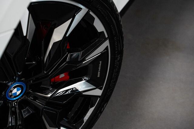 BMW 5-SERIE 550e xDrive *M-Sport Pro / Bowers & Wilkins / Panorama / Stoelventilatie / HUD / Surround-view / Keyless*