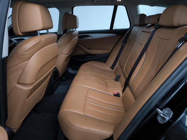 BMW 5-SERIE Touring 530e xDrive Business Edition Plus | Navigatie | Panoramadak | Leder | Stoelverwarming |