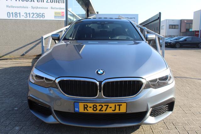 BMW 5-SERIE 530e iPerformance Executive M-Sport Panoramadak/Head-Up Display/Apple carplay/Sfeerverlichting/Navigatie/Achteruitrijcamera/Stoelverwarming/Parkeersensoren Voor+Achter/Cruise Control/Sport Stoelen/Voorstoelen Elektrisch/Elektrische achterklep