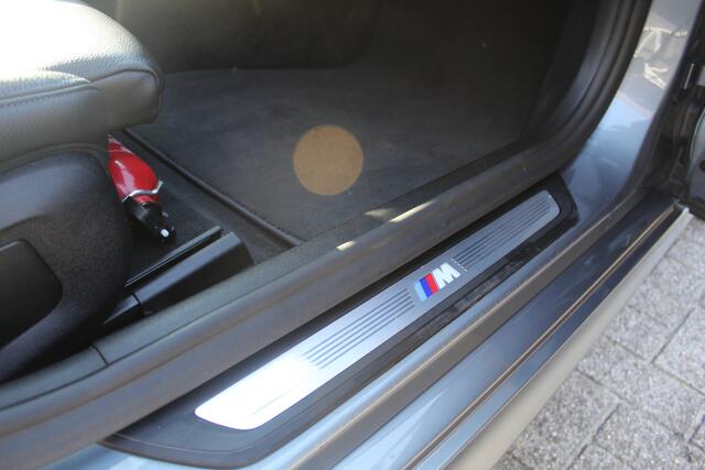 BMW 5-SERIE 530e iPerformance Executive M-Sport Panoramadak/Head-Up Display/Apple carplay/Sfeerverlichting/Navigatie/Achteruitrijcamera/Stoelverwarming/Parkeersensoren Voor+Achter/Cruise Control/Sport Stoelen/Voorstoelen Elektrisch/Elektrische achterklep