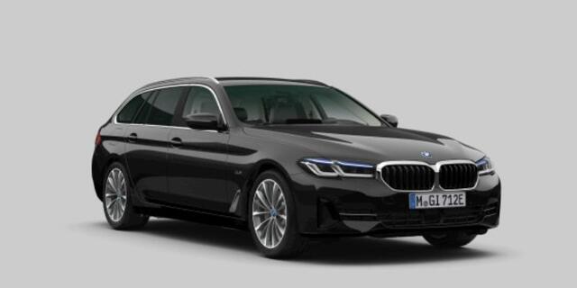 BMW 5-SERIE Touring 530e xDrive Trekhaak - Comfortstoelen - Driving Assistant Professional - Head up - BMW Laserlight - Hifi - Stoelventilatie - Active Protection - Comfort Access -High Beam Assistant - Getinte ruiten -