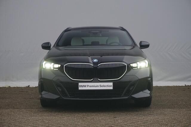 BMW 5-SERIE Touring 530e M Sportpakket Pro 21'' / Bowers & Wilkins / Driving Assistant Professional / Panoramadak / Trekhaak