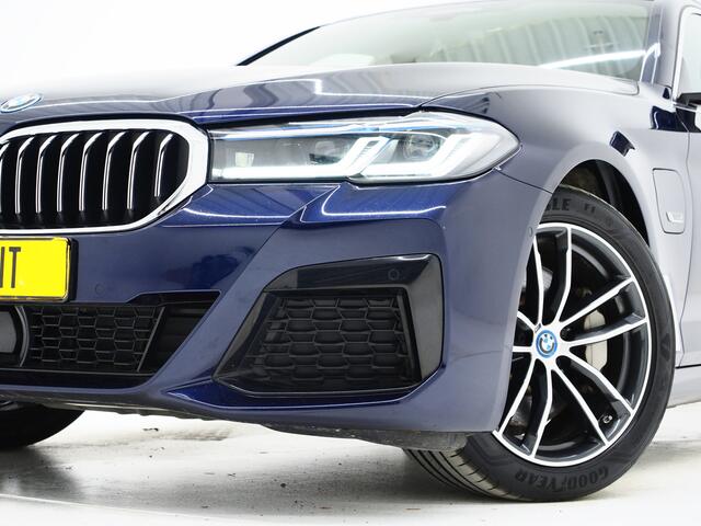 BMW 5-SERIE Touring 530e xDrive M Sport | Harman/Kardon | LaserLED | Adaptive Cruise | Sportstuur | Keyless | Camera | Carplay