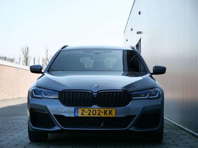 BMW 5-SERIE Touring 530e xDrive Business Edition Plus 292 Pk Automaat Navi / DAB / Apple Carplay / Leer / Pano-dak / HUD / M-pakket