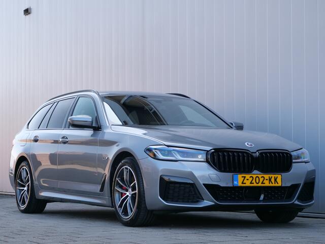 BMW 5-SERIE Touring 530e xDrive Business Edition Plus 292 Pk Automaat Navi / DAB / Apple Carplay / Leer / Pano-dak / HUD / M-pakket