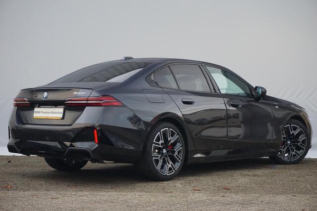 BMW 5-SERIE Sedan 530e M Sportpakket Pro 20'' / Harman Kardon / Comfortstoelen met stoelventilatie / Driving Assistant Professional / Trekhaak