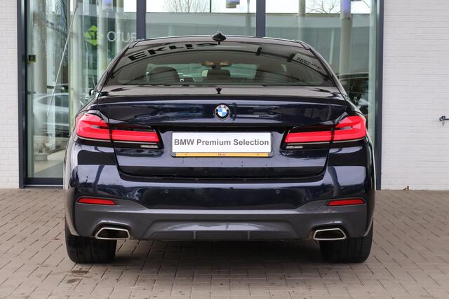 BMW 5-SERIE Sedan 530e M Sport Plus | Exklusive volleder | Stuur- en stoelverwarming | Harman Kardon | Head-up Display | 20" M Y-Spaak | Comfort Access | Galvanische bedieningselementen