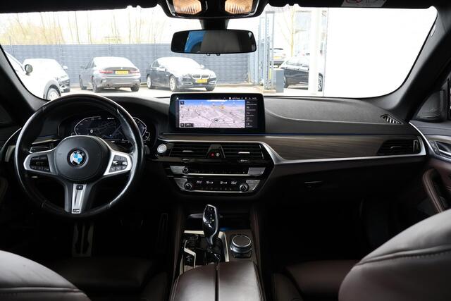 BMW 5-SERIE Sedan 530e M Sport Plus | Exklusive volleder | Stuur- en stoelverwarming | Harman Kardon | Head-up Display | 20" M Y-Spaak | Comfort Access | Galvanische bedieningselementen
