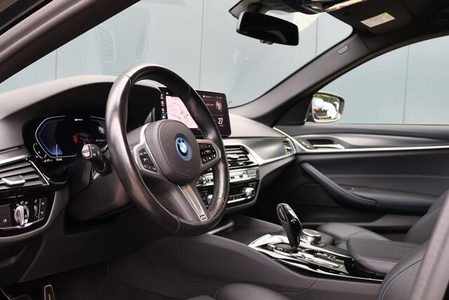 BMW 5-SERIE Touring 530e M-Sport LCI | Carbonschwarz | 20 Inch | Laser Light | Live Cockpit Prof. | Leer | Stoelverwarming | Apple Carplay / Android Auto