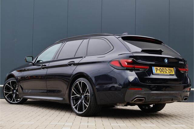 BMW 5-SERIE Touring 530e M-Sport LCI | Carbonschwarz | 20 Inch | Laser Light | Live Cockpit Prof. | Leer | Stoelverwarming | Apple Carplay / Android Auto