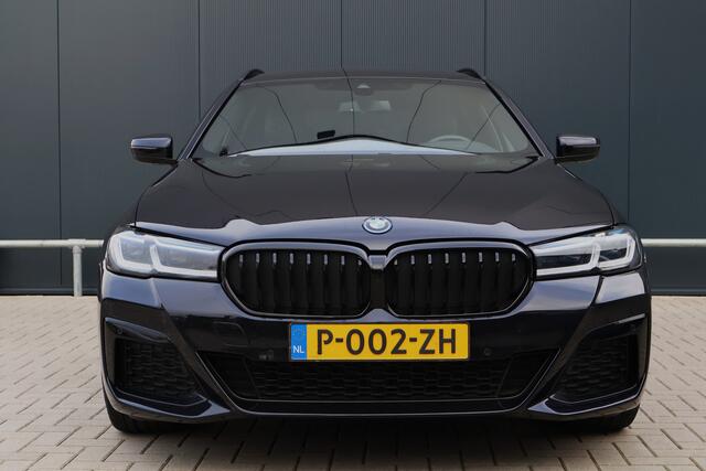 BMW 5-SERIE Touring 530e M-Sport LCI | Carbonschwarz | 20 Inch | Laser Light | Live Cockpit Prof. | Leer | Stoelverwarming | Apple Carplay / Android Auto