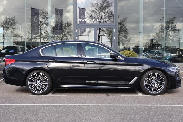 BMW 5-SERIE 520d EDE High Executive M Sport pakket l LED Adaptief l Navigatie Professional l Airodynamica pakket l Driving Assistance l PDC l Ambiance verlichting l Warmte Comfort pakket l Electrisch verwarmde voorstoelen l Camera l Alarm klasse 3 l Comfortstoelen vo