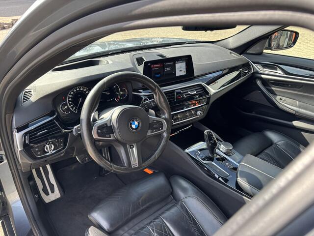 BMW 5-SERIE Touring 530d xDrive High Executive / Head Up Display / Trekhaak / Navi / Lederen Bekleding /